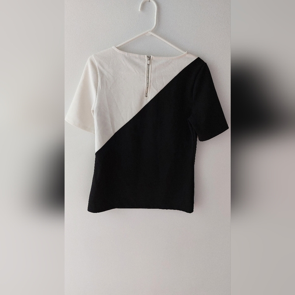 Calvin Klein top - Picture 2 of 2